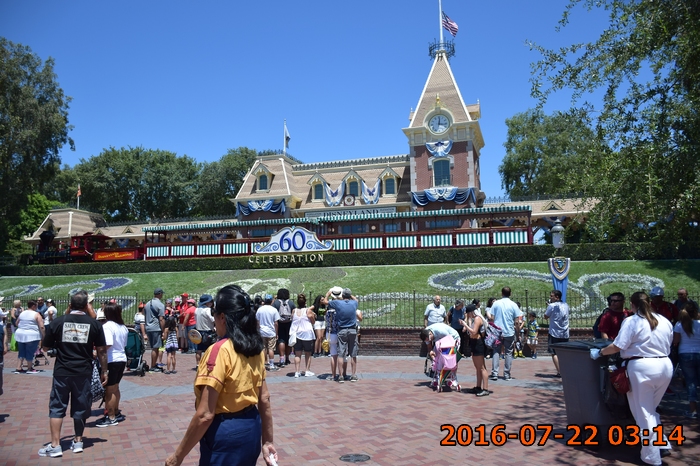 終於回到Disneyland 了~