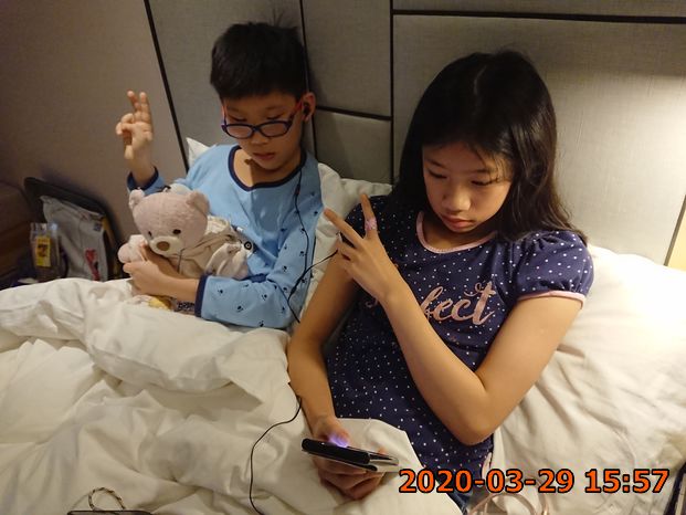 牛牛抱著熊熊~~~~