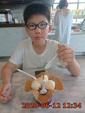 吃冰淇淋